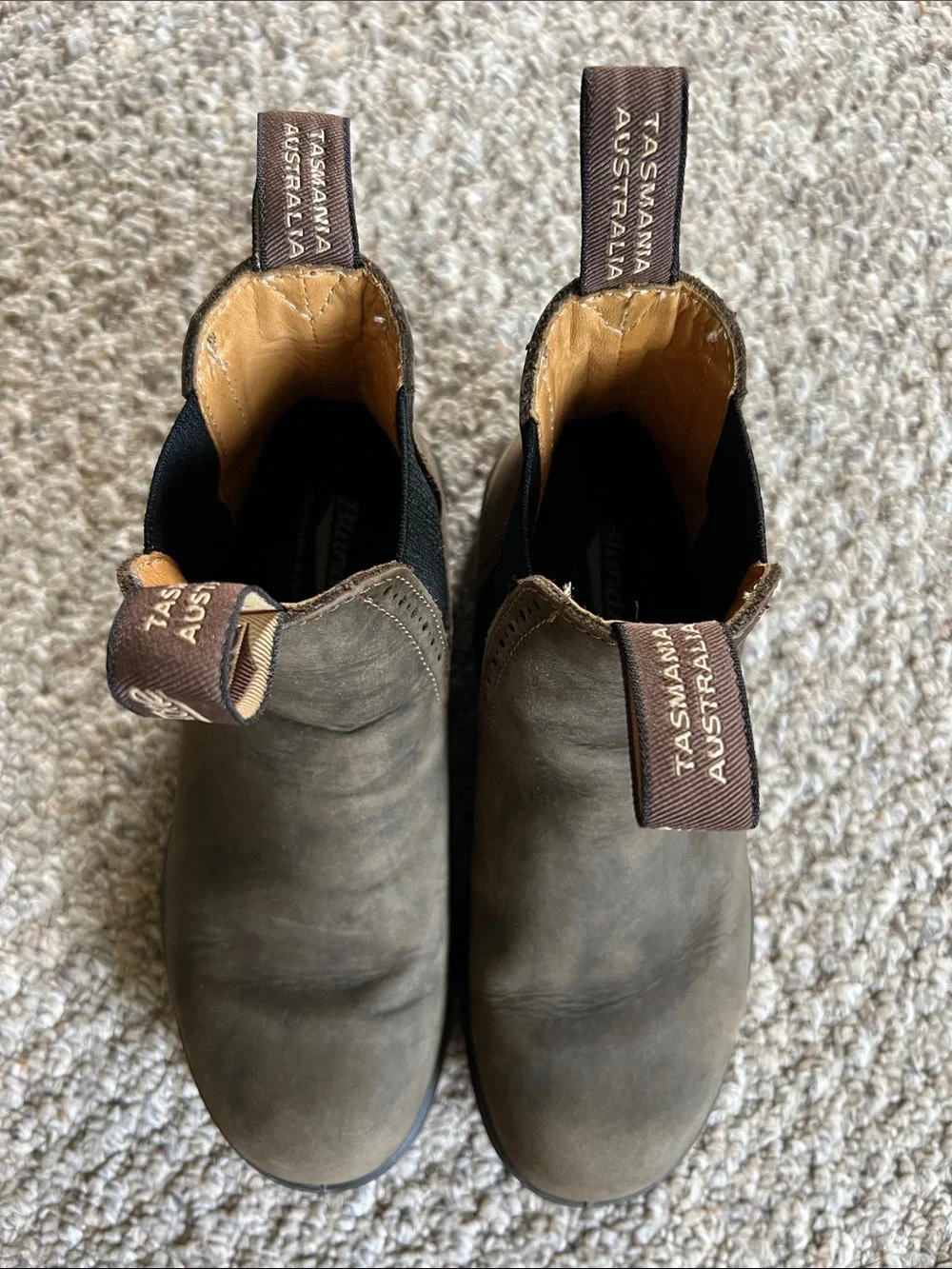 Blundstone Rustic Brown Chelsea Boots with Black Elastic
